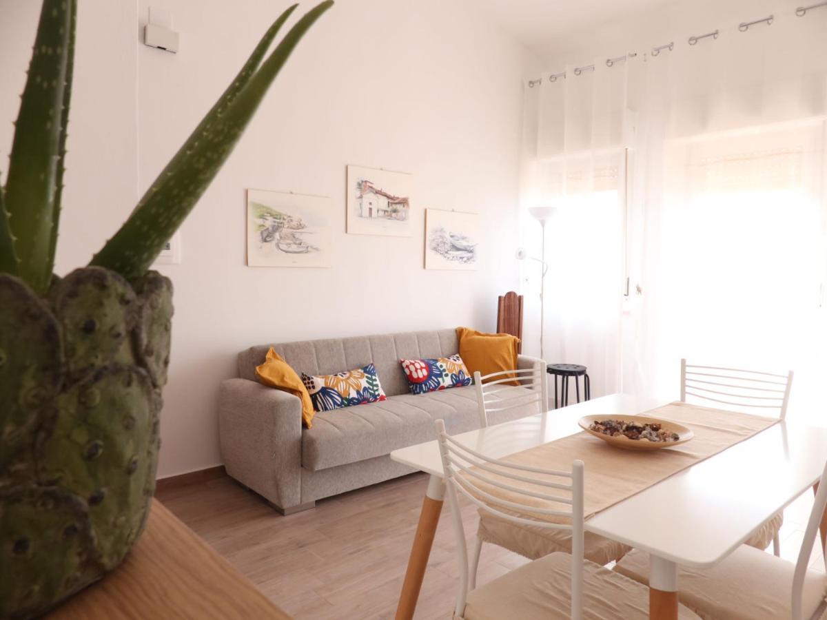 Casa Benny Difronte Al Mare Apartment โอลิเวริ ภายนอก รูปภาพ